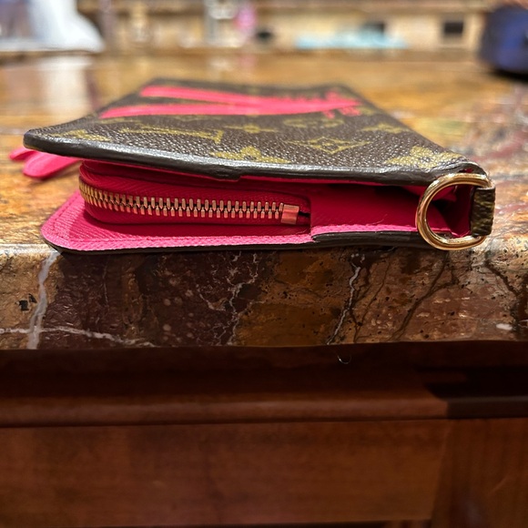 Louis Vuitton Pink V Monogram 2-Snap Wallet ❤️Limited Edition❤️ - Picture 8 of 9